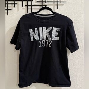 Nike 1972 Graphic T-Shirt Men’s Large Black Regular Fit